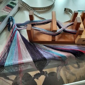 A warp in a Saori cross holder